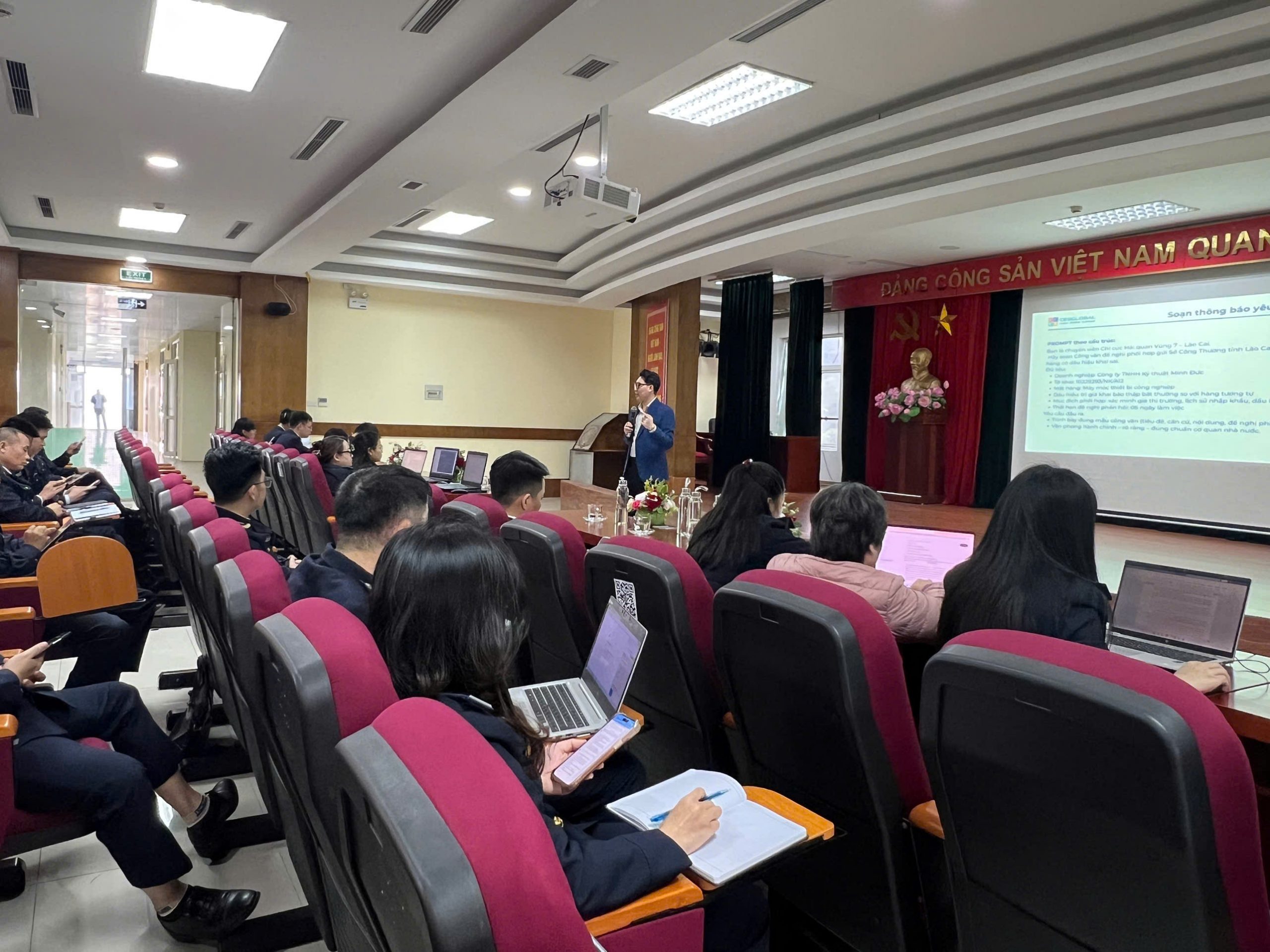 dao-tao-AI-cho-chi-cuc-hai-quan